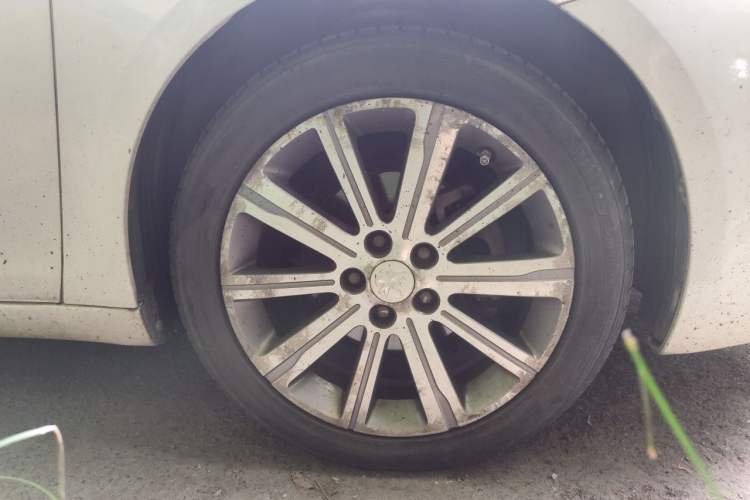 Used Peugeot 408 2015 1.2T Automatic Luxury Edition Right Front Wheel Hub