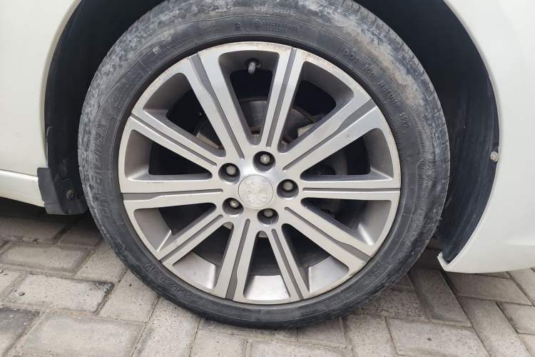 Used Peugeot 408 2015 1.2T Automatic Luxury Edition Right Front Wheel Hub