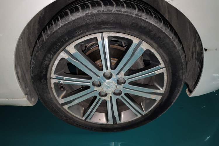 Used Peugeot 408 2015 1.2T Automatic Luxury Edition Right Front Wheel Hub