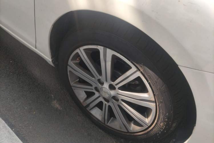 Used Peugeot 408 2015 1.2T Automatic Luxury Edition Right Front Wheel Hub