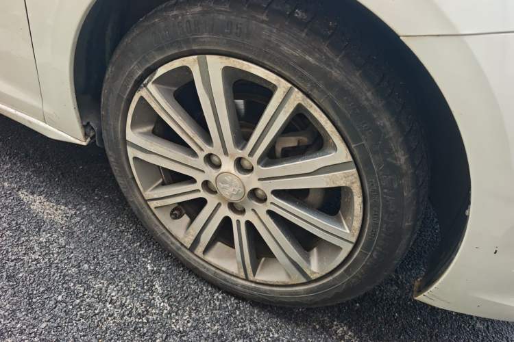 Used Peugeot 408 2015 1.2T Automatic Luxury Edition Right Front Wheel Hub