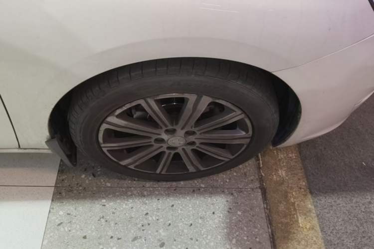 Used Peugeot 408 2015 1.2T Automatic Luxury Edition Right Front Wheel Hub