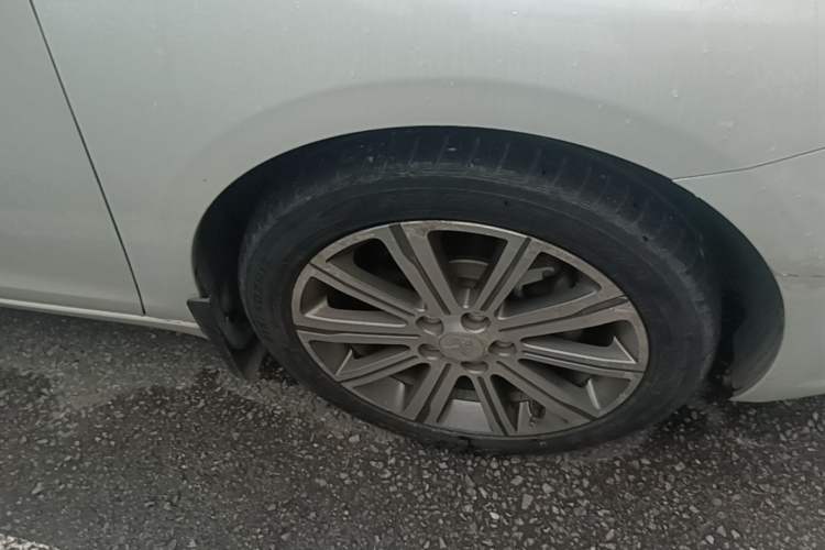 Used Peugeot 408 2015 1.2T Automatic Luxury Edition Right Front Wheel Hub