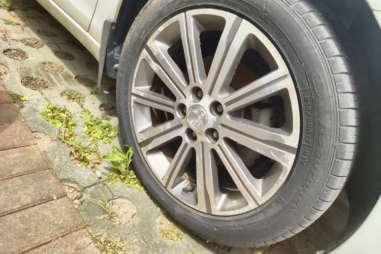 Used Peugeot 408 2015 1.2T Automatic Luxury Edition Right Front Wheel Hub