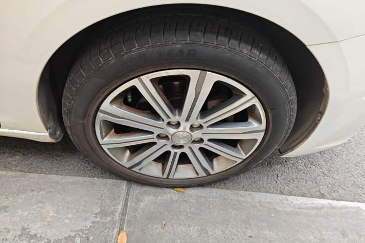 Used Peugeot 408 2015 1.2T Automatic Luxury Edition Right Front Wheel Hub