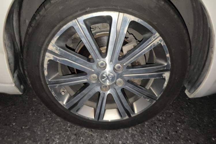 Used Peugeot 408 2015 1.2T Automatic Luxury Edition Right Front Wheel Hub