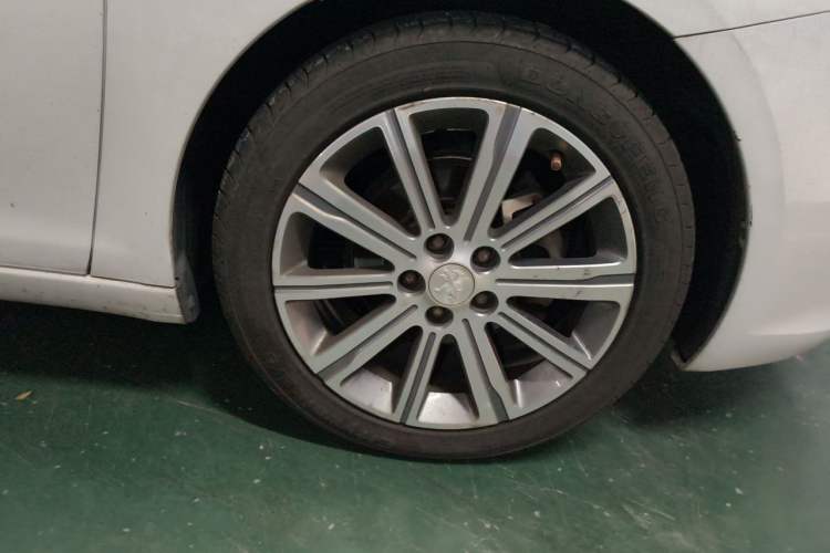 Used Peugeot 408 2015 1.2T Automatic Luxury Edition Right Front Wheel Hub