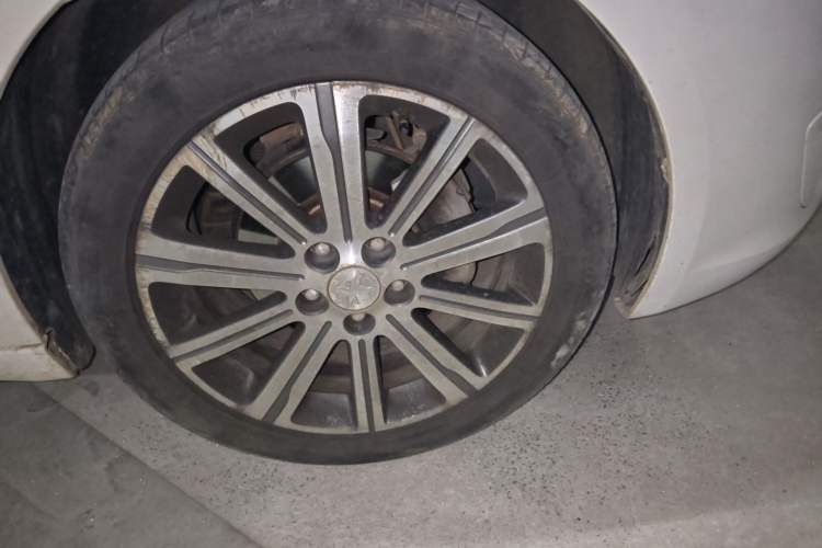 Used Peugeot 408 2015 1.2T Automatic Luxury Edition Right Front Wheel Hub