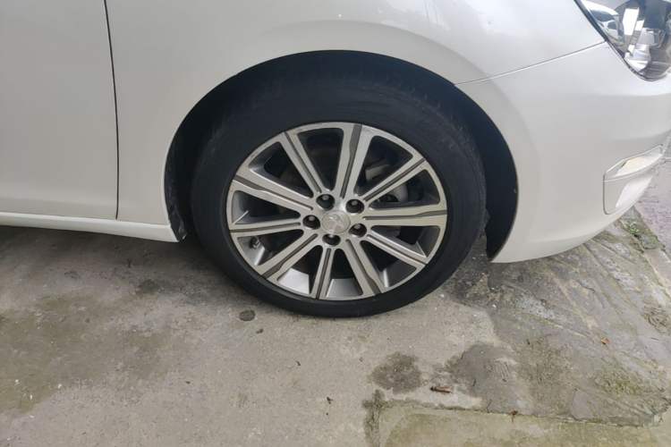Used Peugeot 408 2015 1.2T Automatic Luxury Edition Right Front Wheel Hub
