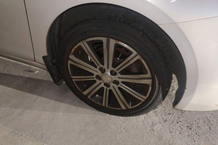 Used Peugeot 408 2015 1.2T Automatic Luxury Edition Right Front Wheel Hub
