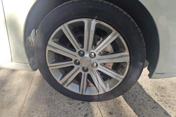 Used Peugeot 408 2015 1.2T Automatic Luxury Edition Right Front Wheel Hub