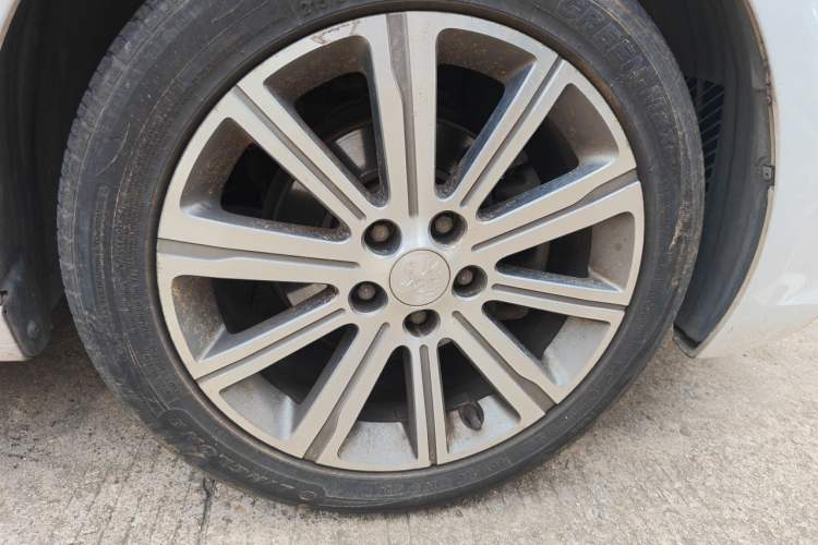 Used Peugeot 408 2015 1.2T Automatic Luxury Edition Right Front Wheel Hub