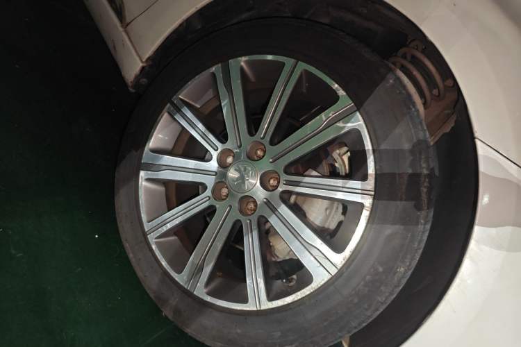 Used Peugeot 408 2015 1.2T Automatic Luxury Edition Right Front Wheel Hub