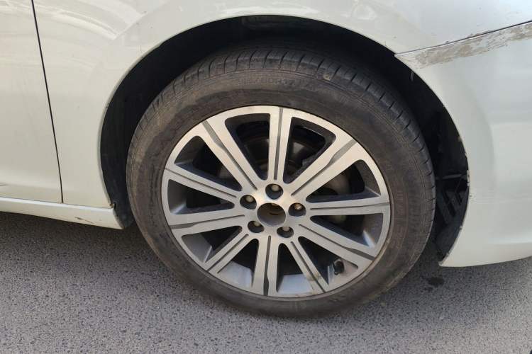 Used Peugeot 408 2015 1.2T Automatic Luxury Edition Right Front Wheel Hub