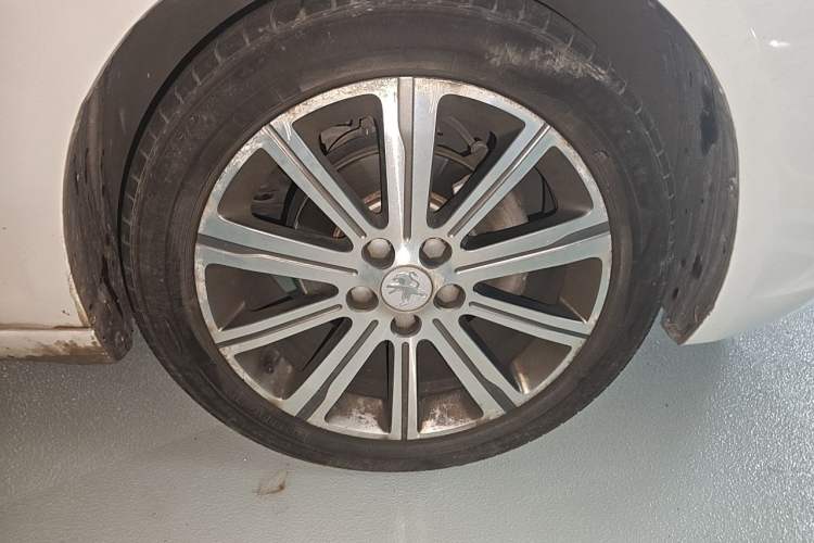 Used Peugeot 408 2015 1.2T Automatic Luxury Edition Right Front Wheel Hub