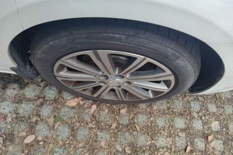 Used Peugeot 408 2015 1.2T Automatic Luxury Edition Right Front Wheel Hub