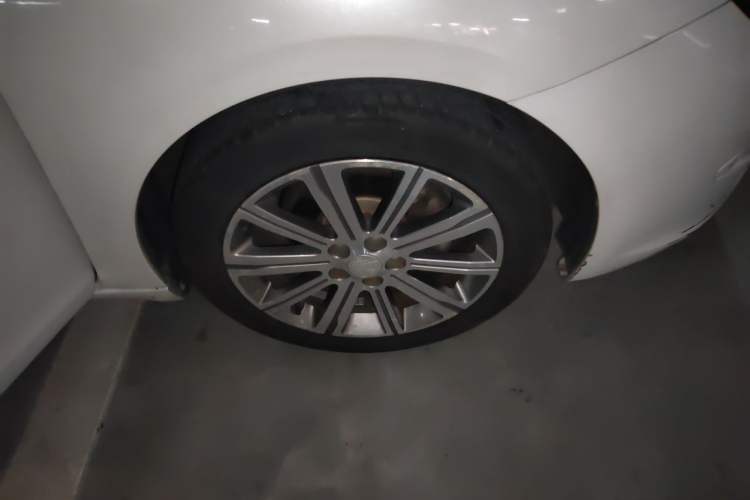 Used Peugeot 408 2015 1.2T Automatic Luxury Edition Right Front Wheel Hub