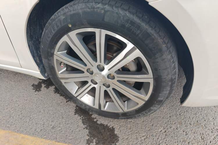 Used Peugeot 408 2015 1.2T Automatic Luxury Edition Right Front Wheel Hub