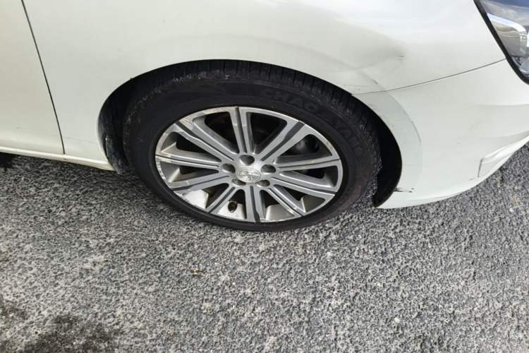 Used Peugeot 408 2015 1.2T Automatic Luxury Edition Right Front Wheel Hub