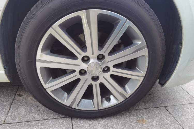 Used Peugeot 408 2015 1.2T Automatic Luxury Edition Right Front Wheel Hub