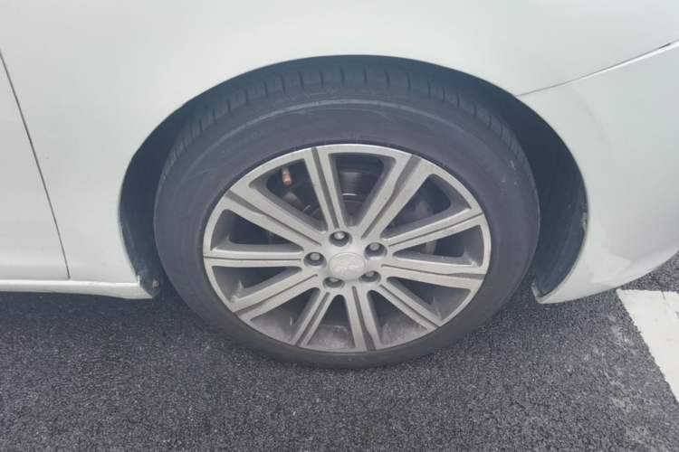 Used Peugeot 408 2015 1.2T Automatic Luxury Edition Right Front Wheel Hub