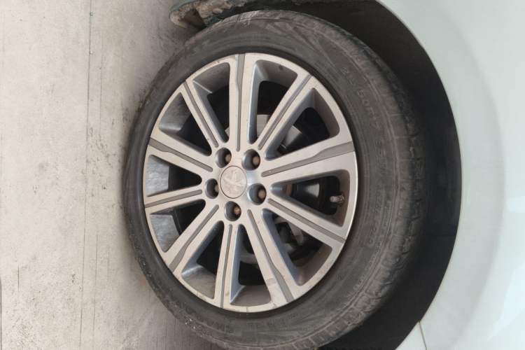 Used Peugeot 408 2015 1.2T Automatic Luxury Edition Right Front Wheel Hub