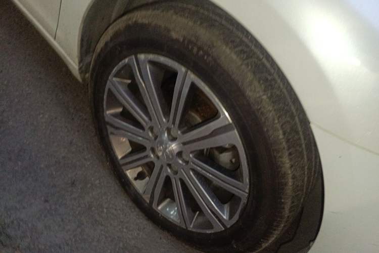 Used Peugeot 408 2015 1.2T Automatic Luxury Edition Right Front Wheel Hub