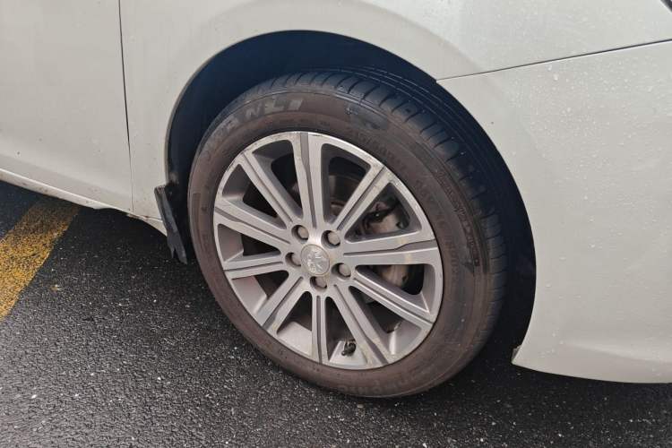 Used Peugeot 408 2015 1.2T Automatic Luxury Edition Right Front Wheel Hub