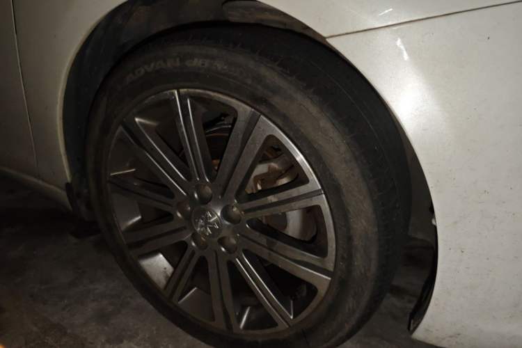 Used Peugeot 408 2015 1.2T Automatic Luxury Edition Right Front Wheel Hub