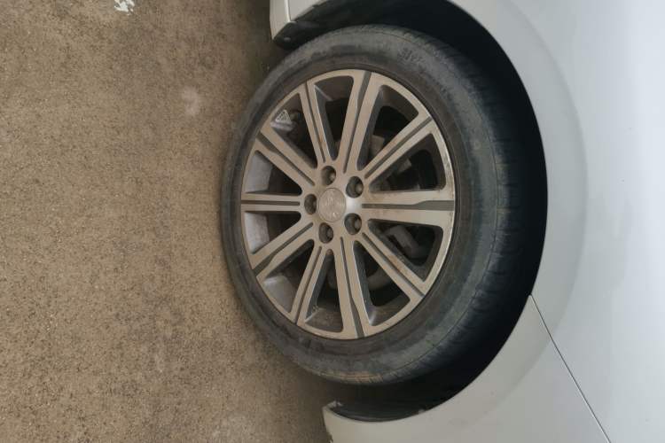 Used Peugeot 408 2015 1.2T Automatic Luxury Edition Right Front Wheel Hub