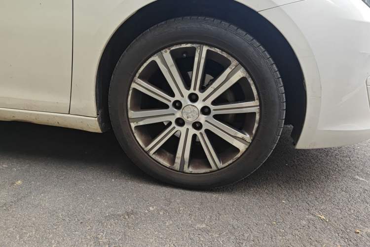 Used Peugeot 408 2015 1.2T Automatic Luxury Edition Right Front Wheel Hub