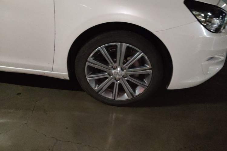 Used Peugeot 408 2015 1.2T Automatic Luxury Edition Right Front Wheel Hub