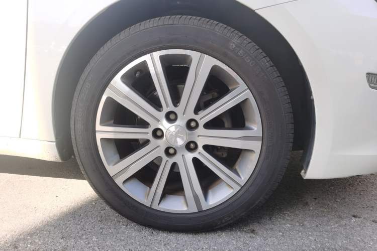 Used Peugeot 408 2015 1.2T Automatic Glory Edition Right Front Wheel Hub
