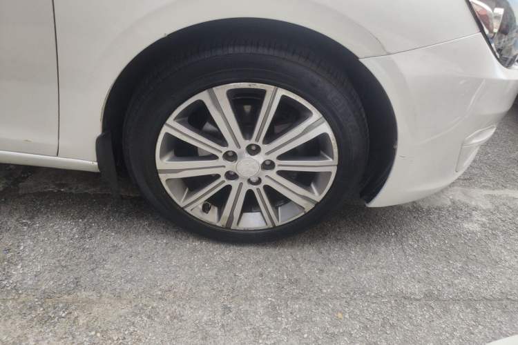Used Peugeot 408 2015 1.2T Automatic Luxury Edition Right Front Wheel Hub