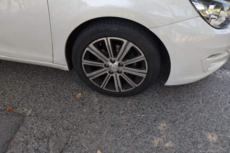 Used Peugeot 408 2015 1.2T Automatic Luxury Edition Right Front Wheel Hub