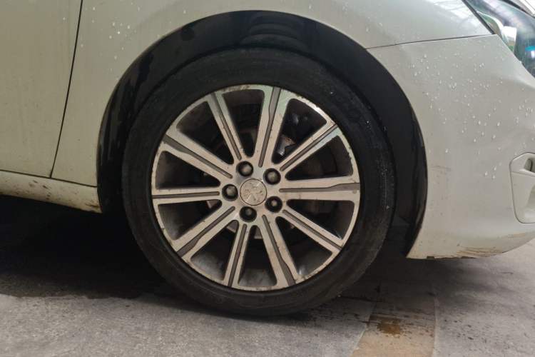 Used Peugeot 408 2015 1.2T Automatic Luxury Edition Right Front Wheel Hub