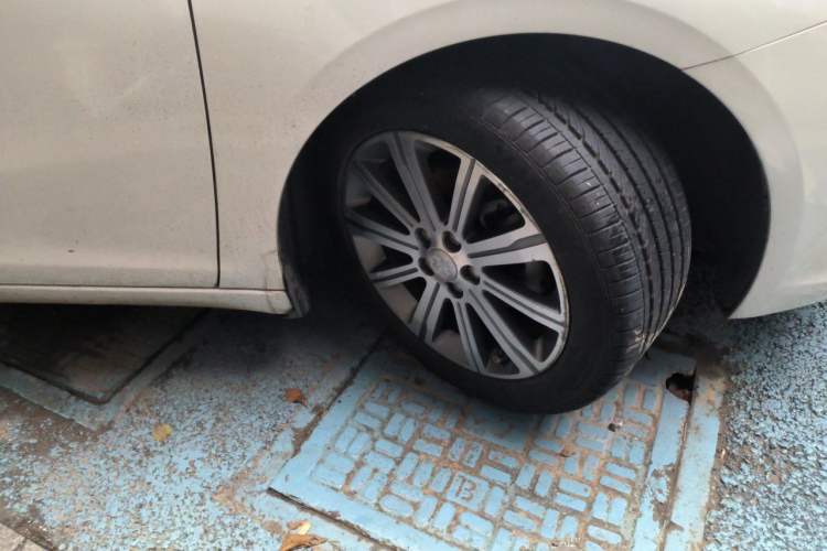 Used Peugeot 408 2015 1.2T Automatic Luxury Edition Right Front Wheel Hub