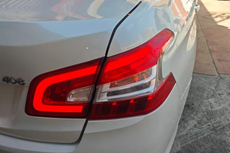 Used Peugeot 408 2015 1.2T Automatic Glory Edition Right Rear Taillight