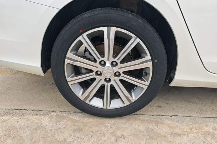 Used Peugeot 408 2015 1.2T Automatic Luxury Edition Right Rear Wheel Hub