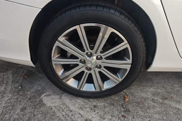Used Peugeot 408 2015 1.2T Automatic Glory Edition Right Rear Wheel Hub