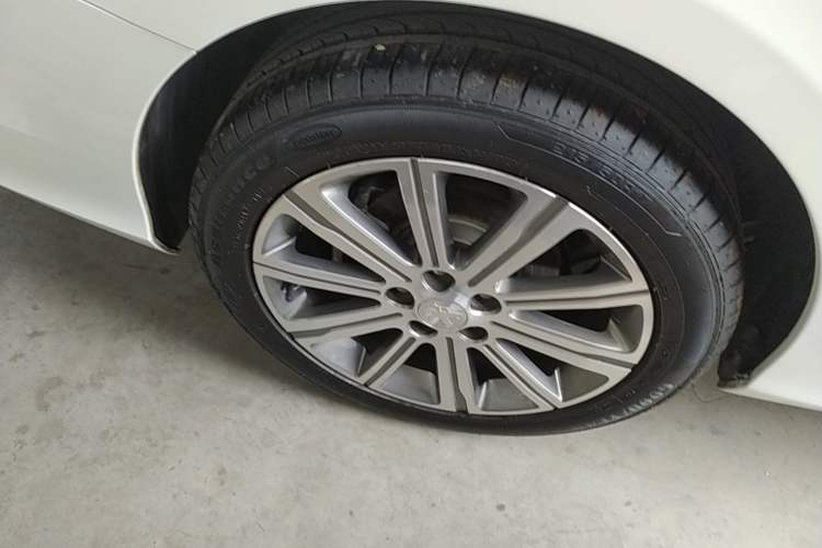 Used Peugeot 408 2015 1.2T Automatic Luxury Edition Right Rear Wheel Hub