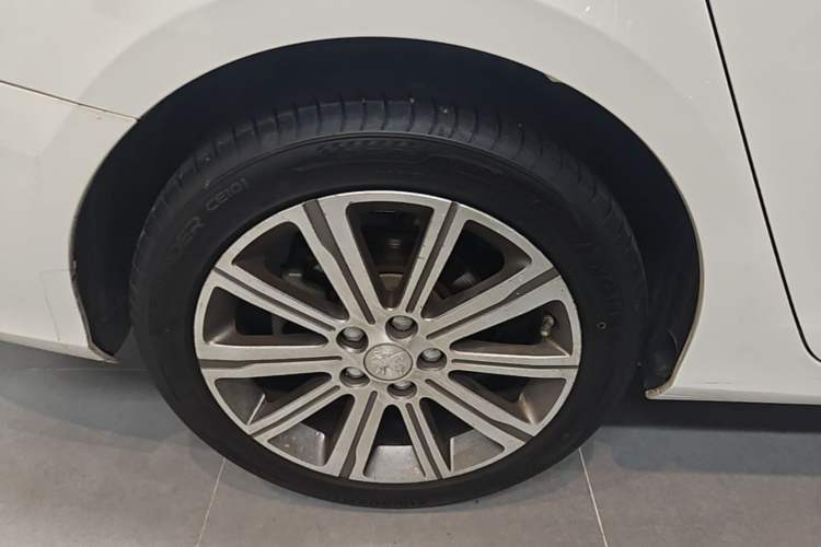 Used Peugeot 408 2015 1.2T Automatic Luxury Edition Right Rear Wheel Hub