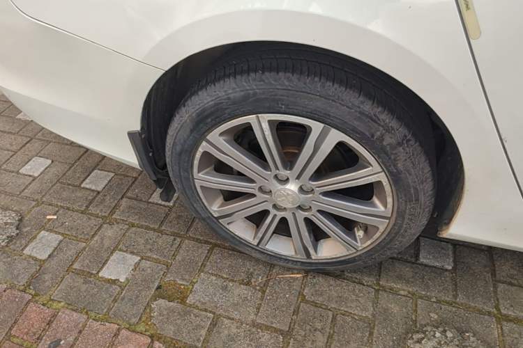Used Peugeot 408 2015 1.2T Automatic Luxury Edition Right Rear Wheel Hub