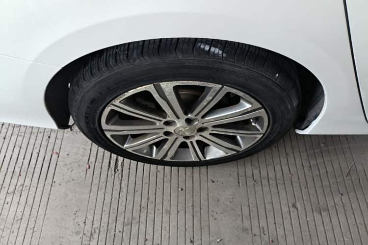 Used Peugeot 408 2015 1.2T Automatic Glory Edition Right Rear Wheel Hub