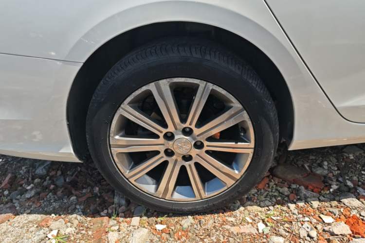 Used Peugeot 408 2015 1.2T Automatic Luxury Edition Right Rear Wheel Hub