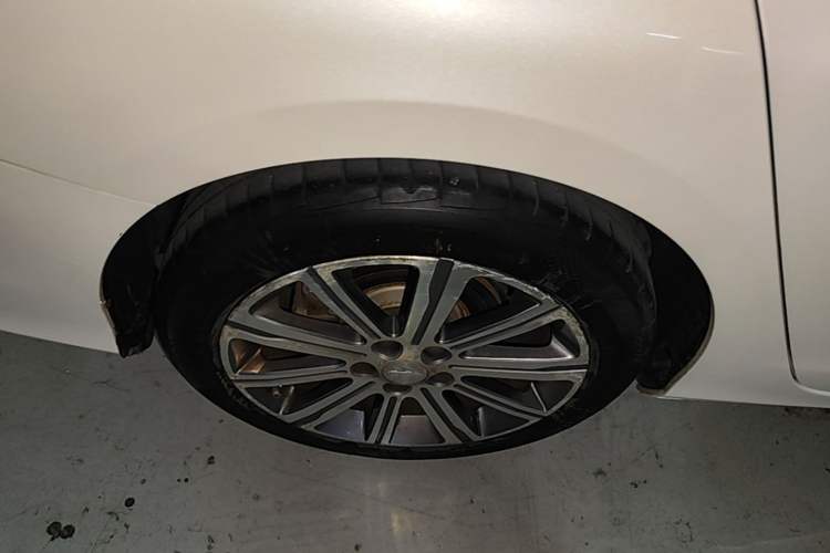 Used Peugeot 408 2015 1.2T Automatic Luxury Edition Right Rear Wheel Hub