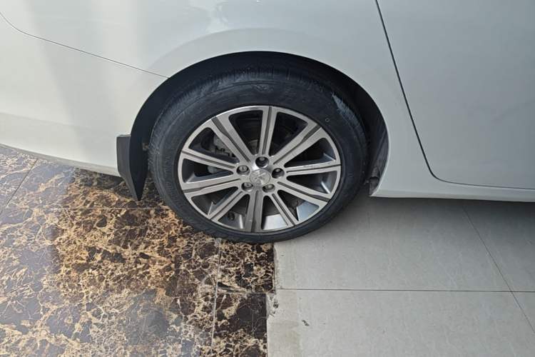 Used Peugeot 408 2015 1.2T Automatic Luxury Edition Right Rear Wheel Hub
