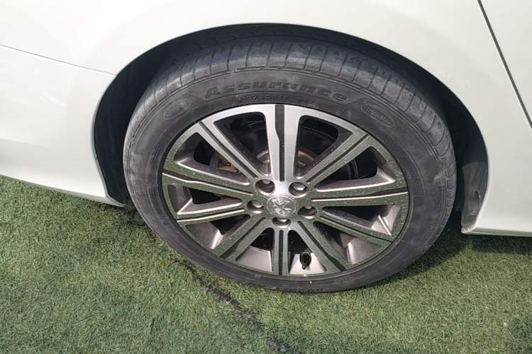 Used Peugeot 408 2015 1.2T Automatic Luxury Edition Right Rear Wheel Hub