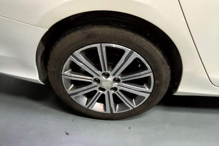 Used Peugeot 408 2015 1.2T Automatic Luxury Edition Right Rear Wheel Hub