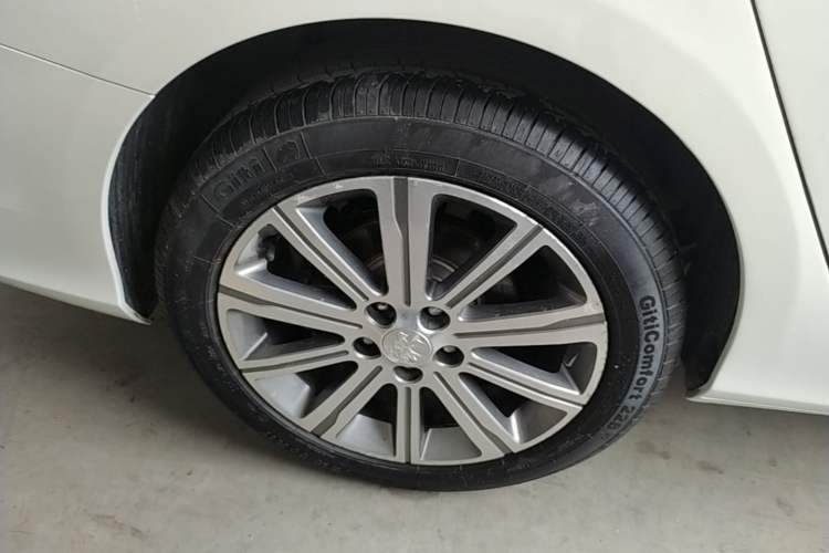 Used Peugeot 408 2015 1.2T Automatic Luxury Edition Right Rear Wheel Hub